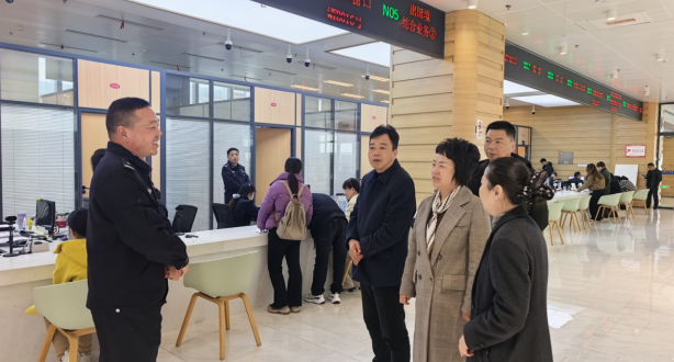 市数据局领导调研市政务中心开年服务工作